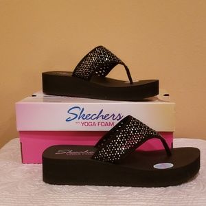 SKECHERS - NWT - Yoga Foam Cali Vinyasa 1.5' Wedge